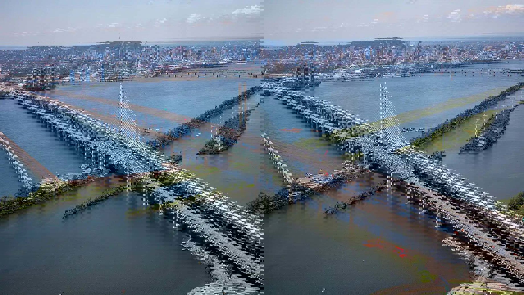 Aerial view of the Samuel De Champlain Bridge Corridor
