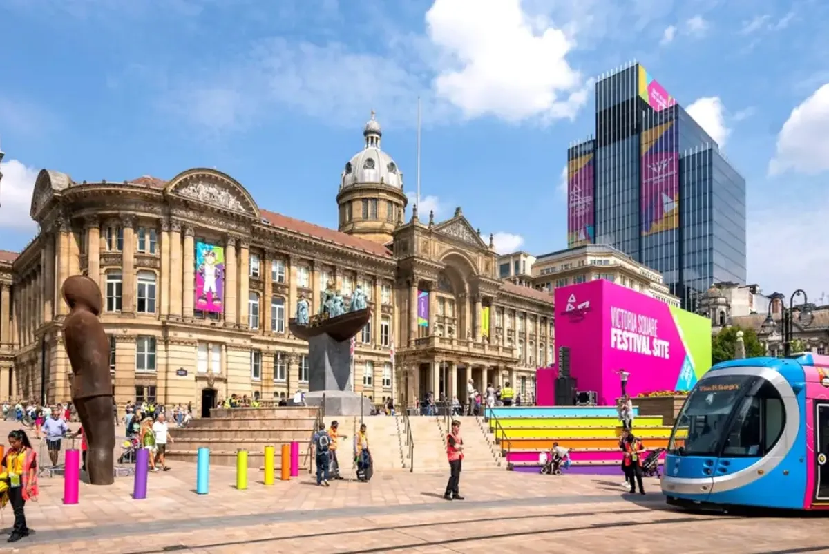 A large building with a clock tower.