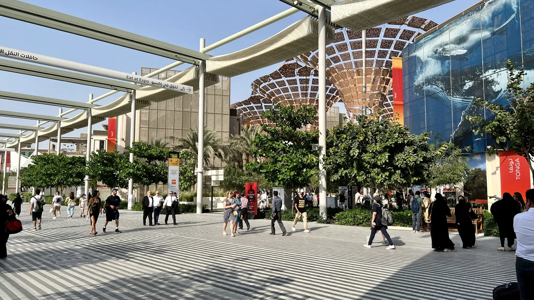 People walking at Expo Dubai 2020