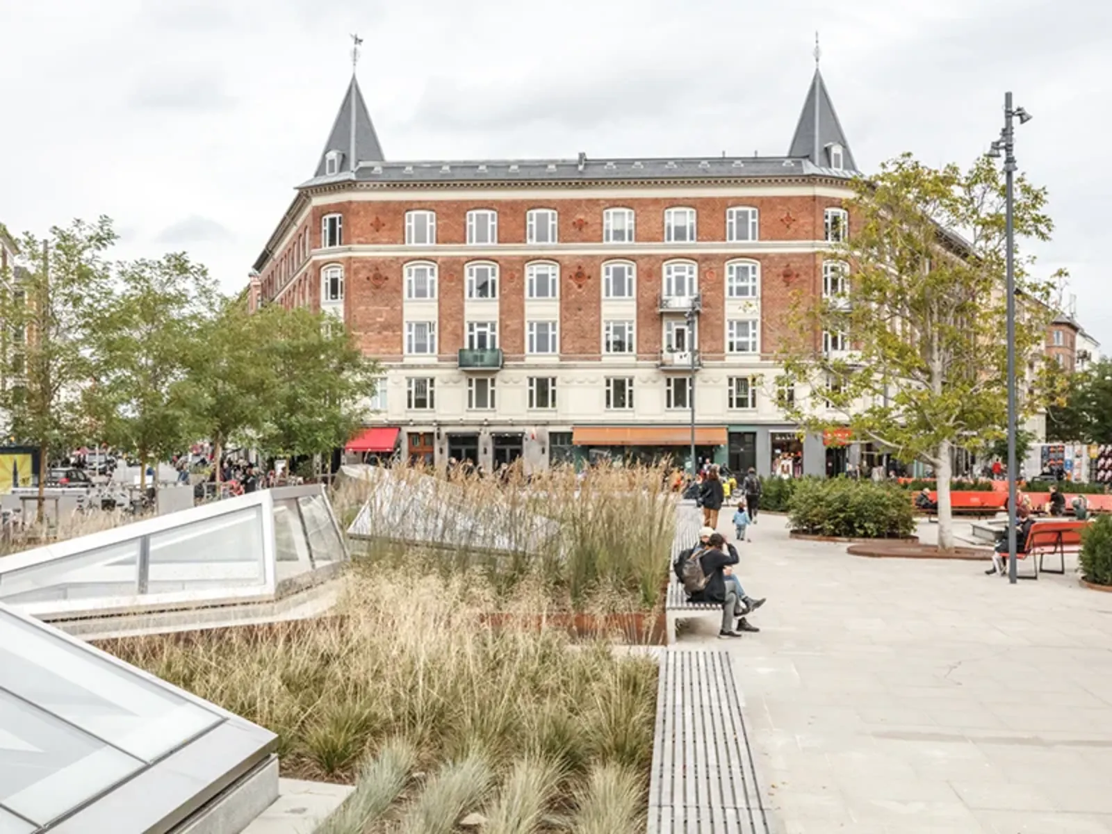 Artist's rendition of square above a metro station